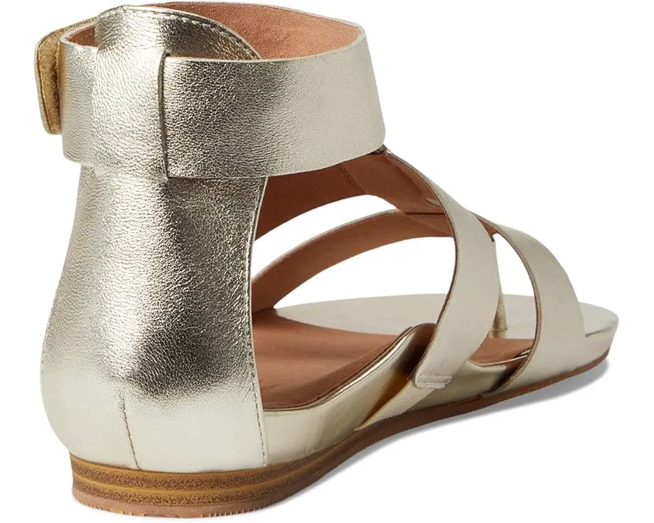 Сандалии SoftWalk Cabo с кожаным верхом и застежкой на липучке