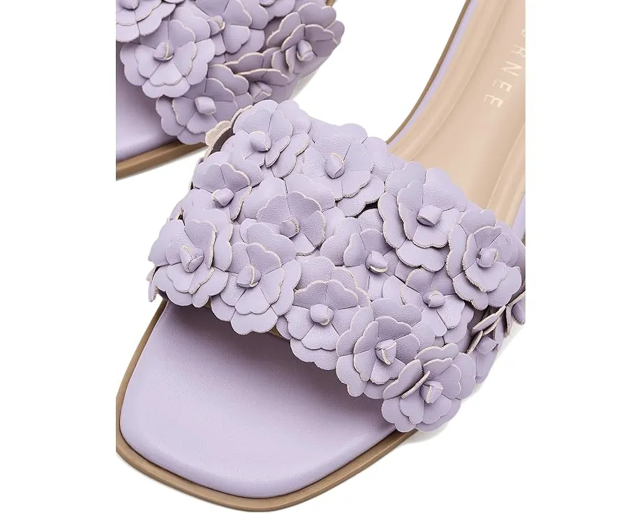 Босоножки Azalea на платформе с цветочным декором Journee Collection