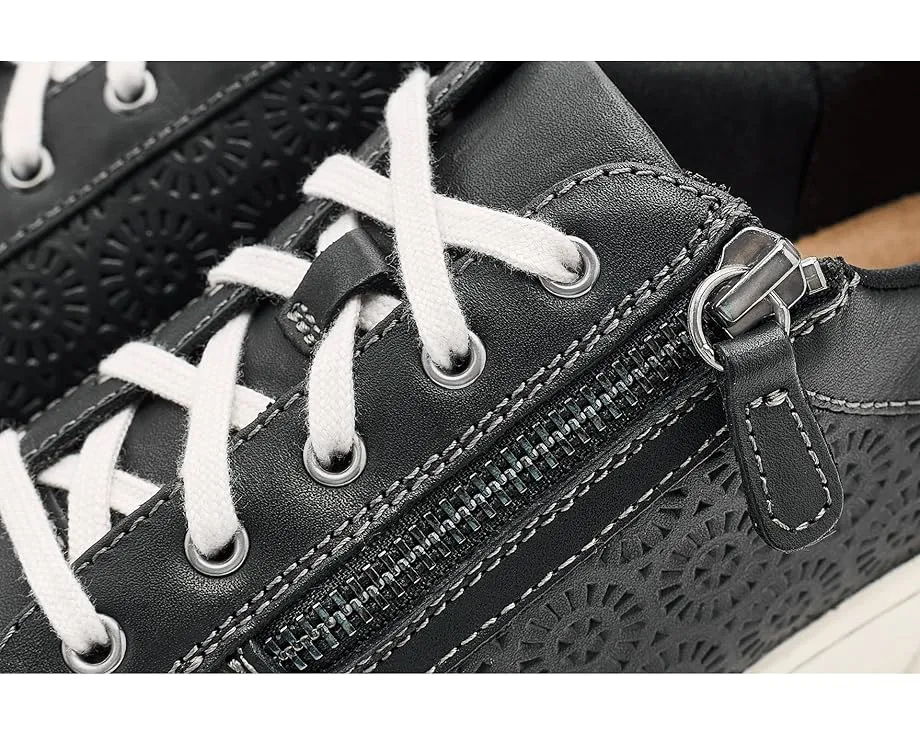 Ботинки Caroline Rio от Clarks с лазерной перфорацией и боковой молнией