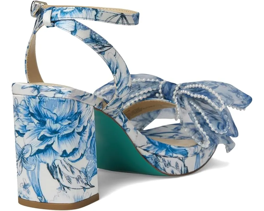 Сандалии Duke от Blue by Betsey Johnson с цветочным декором и устойчивым квадратным каблуком