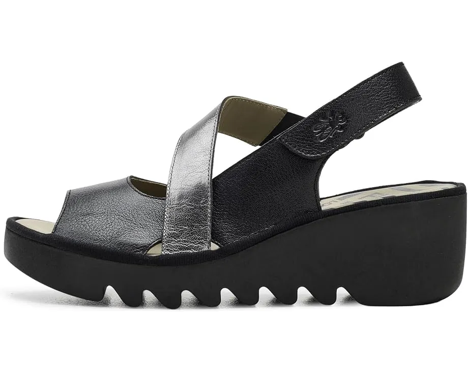 Сандалии FLY LONDON Basy605fly на танкетке с мыском и регулируемым ремешком