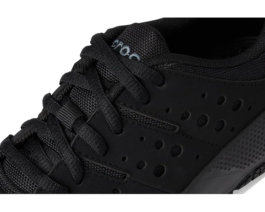 Рабочие кроссовки Crocs On The Clock с сертифицированной противоскользящей подошвой