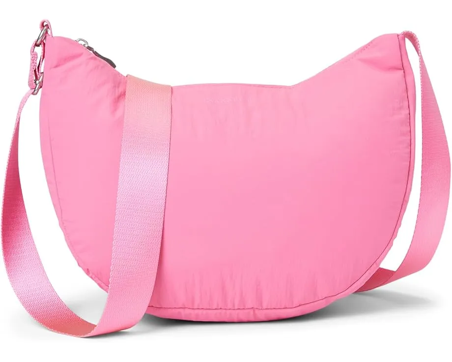 Сумка кроссбоди Swift Crescent Crossbody от Baggallini с полумесяцем