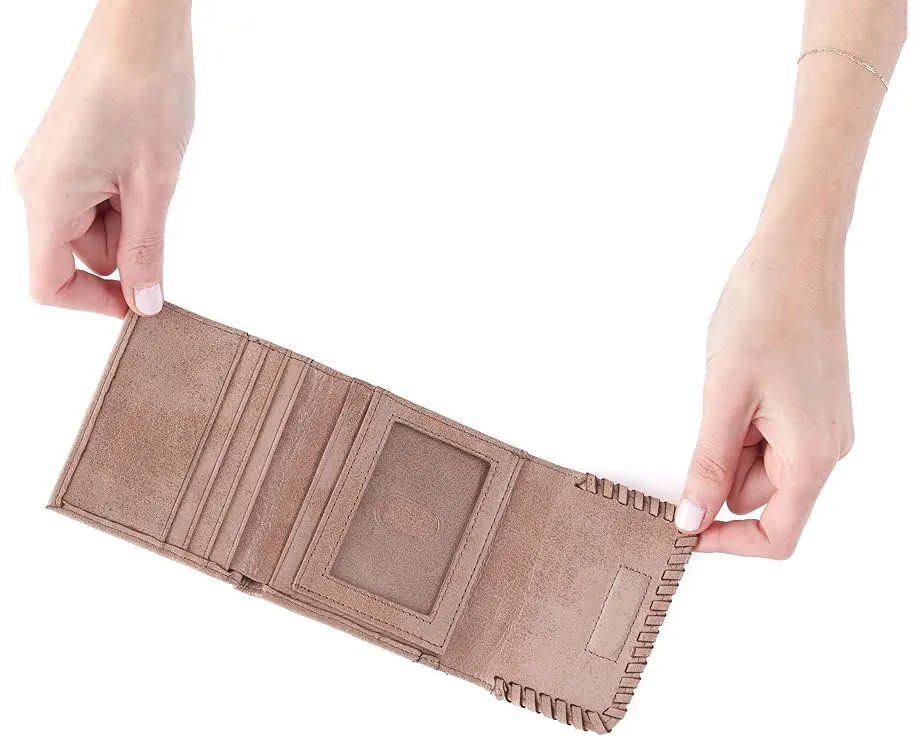 HOBO Foray Small Wallet с декоративной строчкой и ручкой для переноски