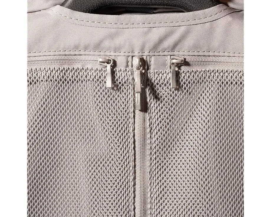 Чемодан для одежды Garment Bag с отделениями из сетки Baggallini