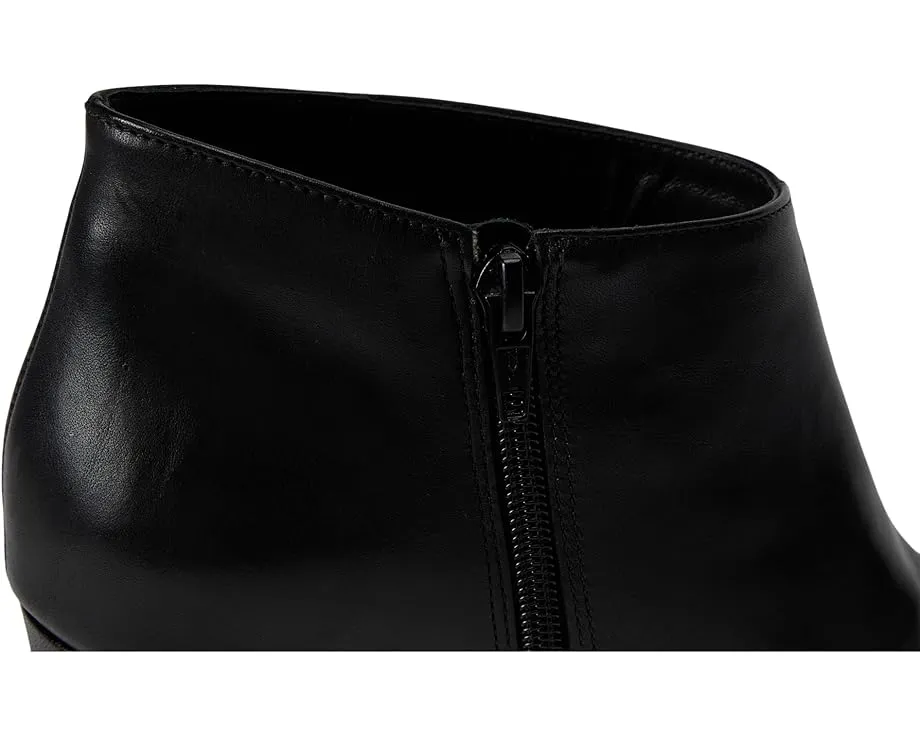 Ботильоны Garda от Bernardo с асимметричным силуэтом и квадратным носком