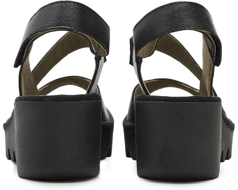 Сандалии FLY LONDON Basy605fly на танкетке с мыском и регулируемым ремешком