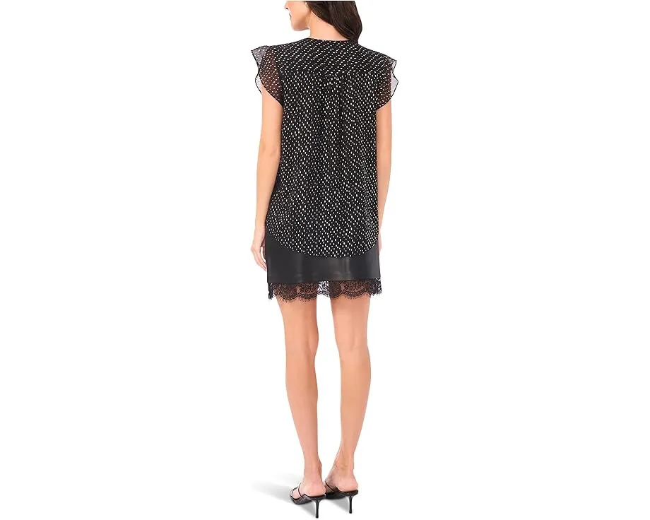 Блуза Vince Camuto V-Neck Ruffle Sleeve с узором черного цвета