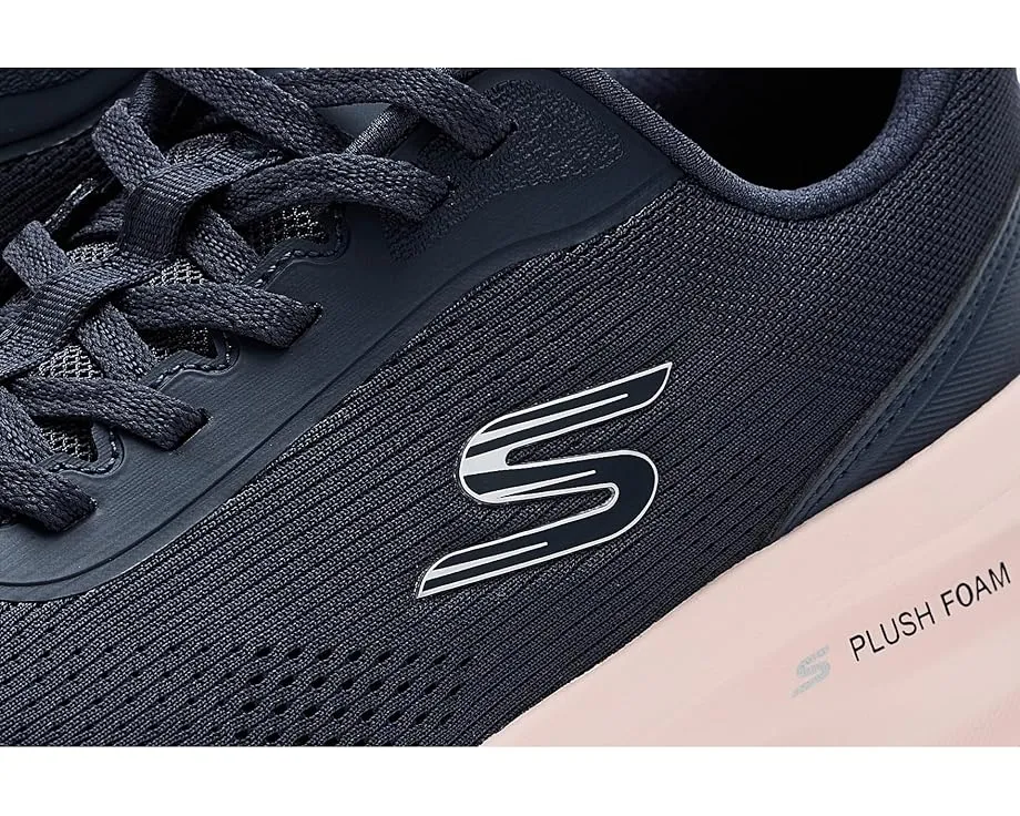 Кроссовки SKECHERS Plush Foam с технологией Air Cooled Memory Foam и каблуком 3.18 см