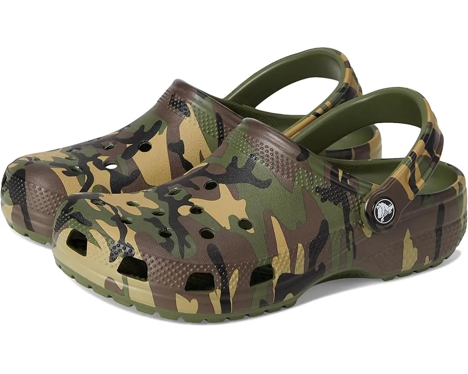 Детские кроксы Classic Camo Clogs с камуфляжным принтом и ремешком на пятке Crocs Kids