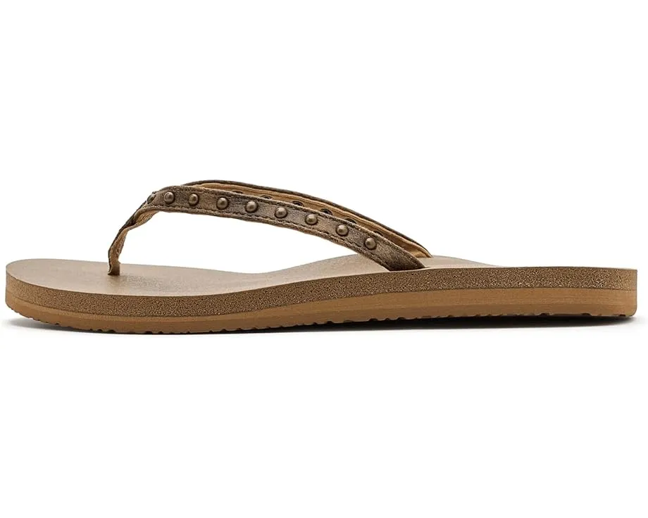 Sanuk Сандалии Yoga Joy II Stud с ремешком на заклепках и стелькой из коврика для йоги