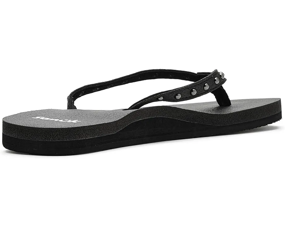 Sanuk Сандалии Yoga Joy II Stud с ремешком на заклепках и стелькой из коврика для йоги