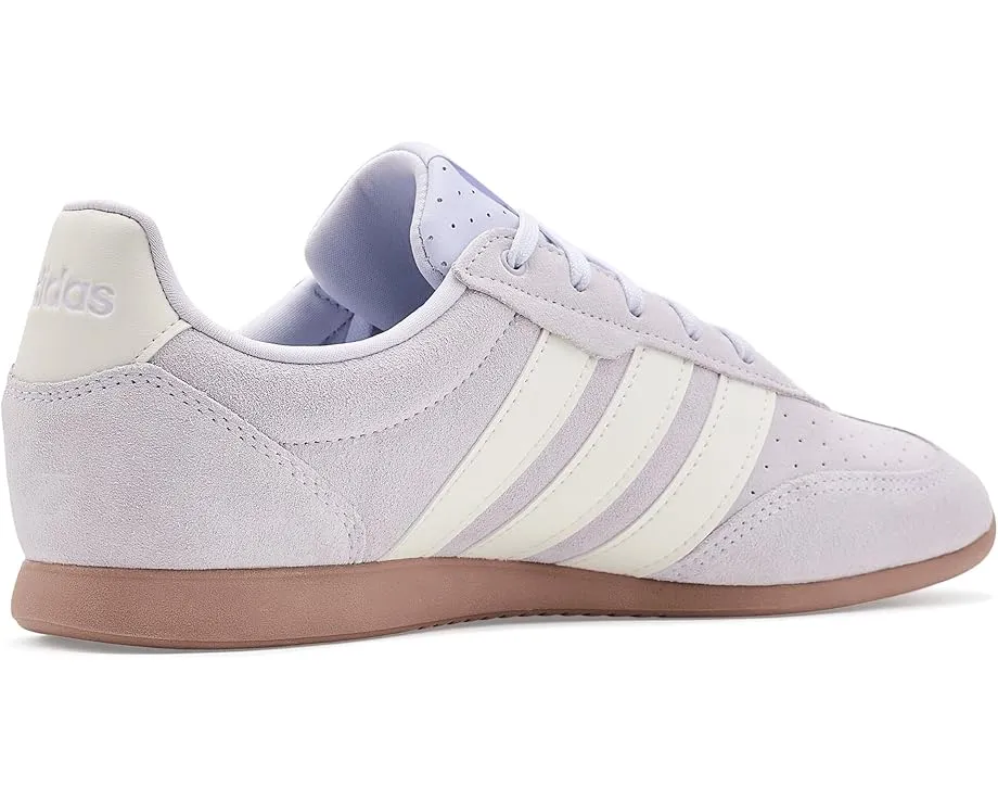 Повседневные кроссовки adidas Barreda Low с низким силуэтом