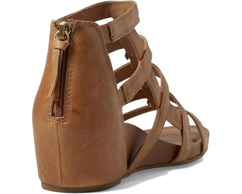 Босоножки на танкетке Sofft Rio II из мягкой кожи с металлическими акцентами