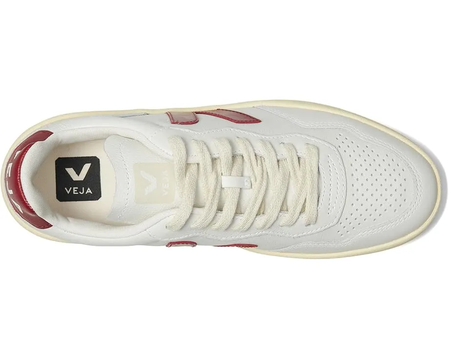Кроссовки VEJA V-90 из премиальной кожи с круглым носком