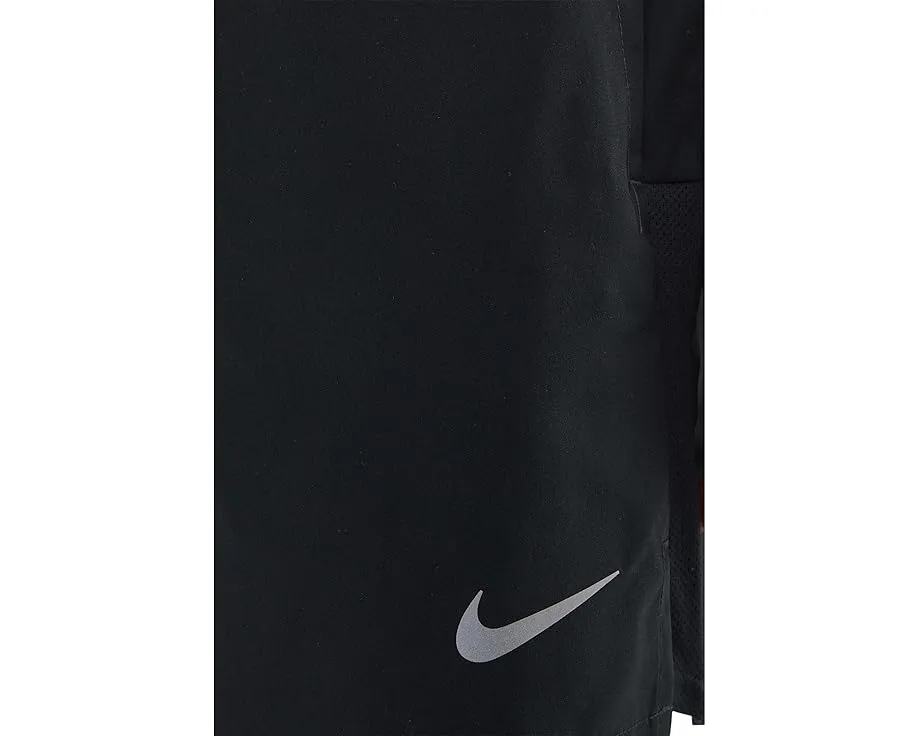 Шорты Nike Dri FIT Challenger 5 дюймов (12.7 см) с внутренними шортами