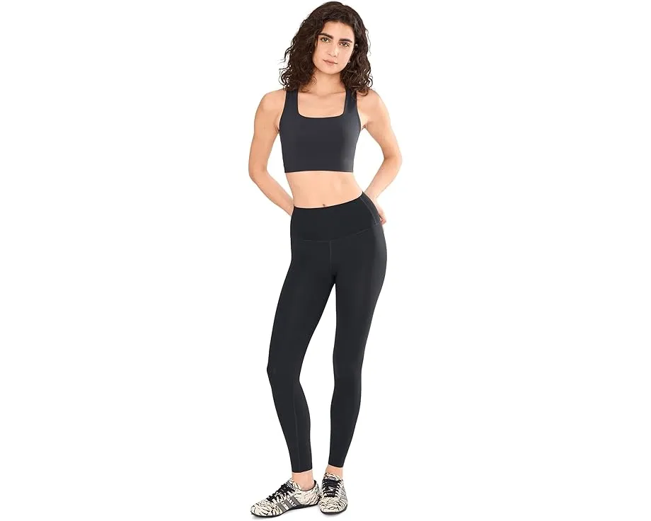 Спортивный бюстгальтер Win Win с квадратным вырезом и широкими лямками