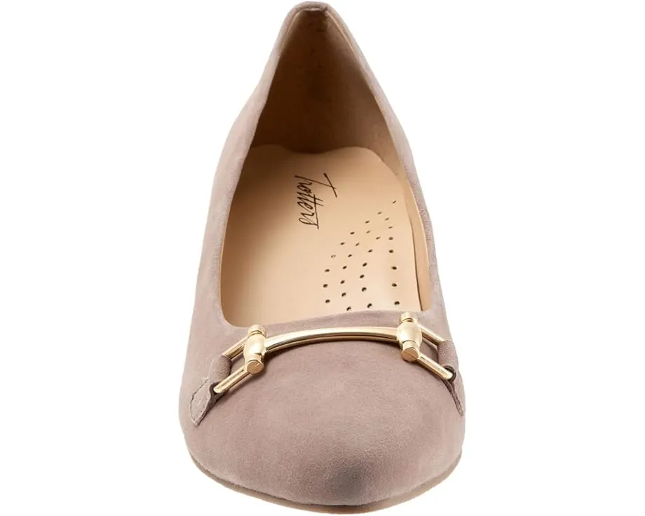 Туфли Trotters Kenzie на каблуке с декоративной пряжкой