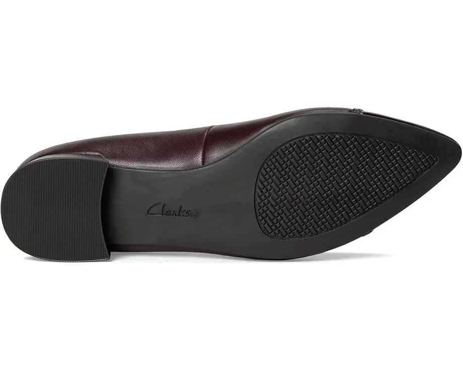 Балетки Natalyn Dusk от Clarks с заостренным носком и пряжкой