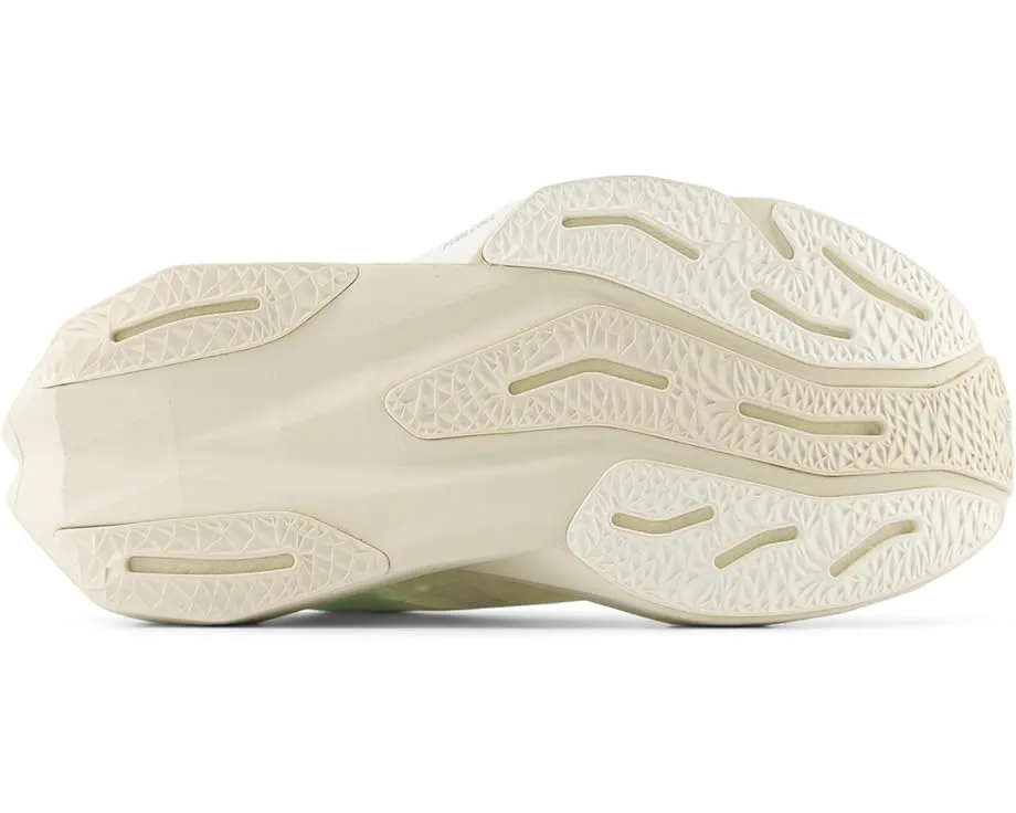 Беговые кроссовки New Balance FuelCell Rebel v4 с пеной FuelCell