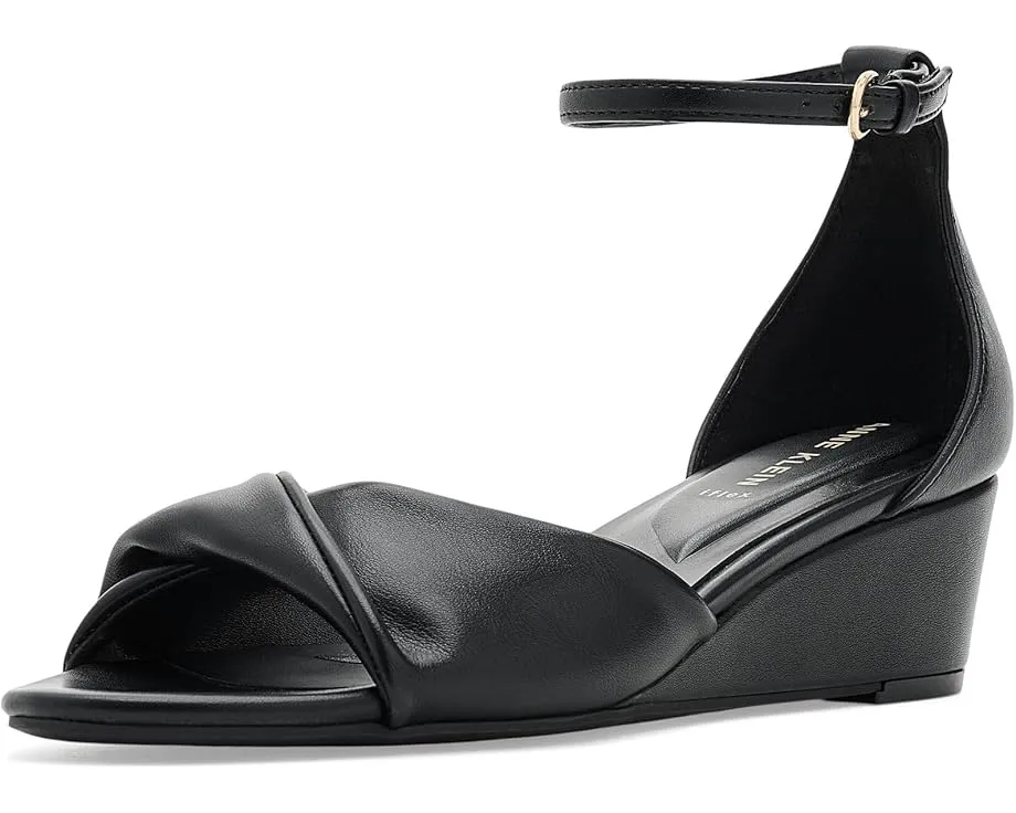 Сандалии Anne Klein Whitby с квадратным носком на танкетке