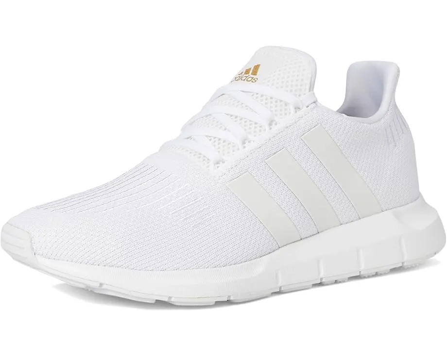 Беговые кроссовки Adidas Swift Run с текстильным верхом