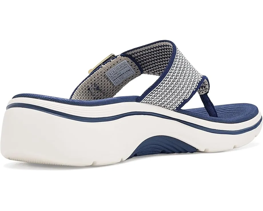 Сандалии SKECHERS GO Walk Arch Fit 2.0 Resort Day с блестками и клиньем