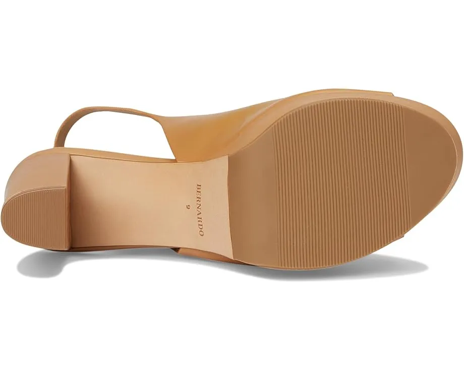 Босоножки Vega от Bernardo на платформе с регулируемой пряжкой