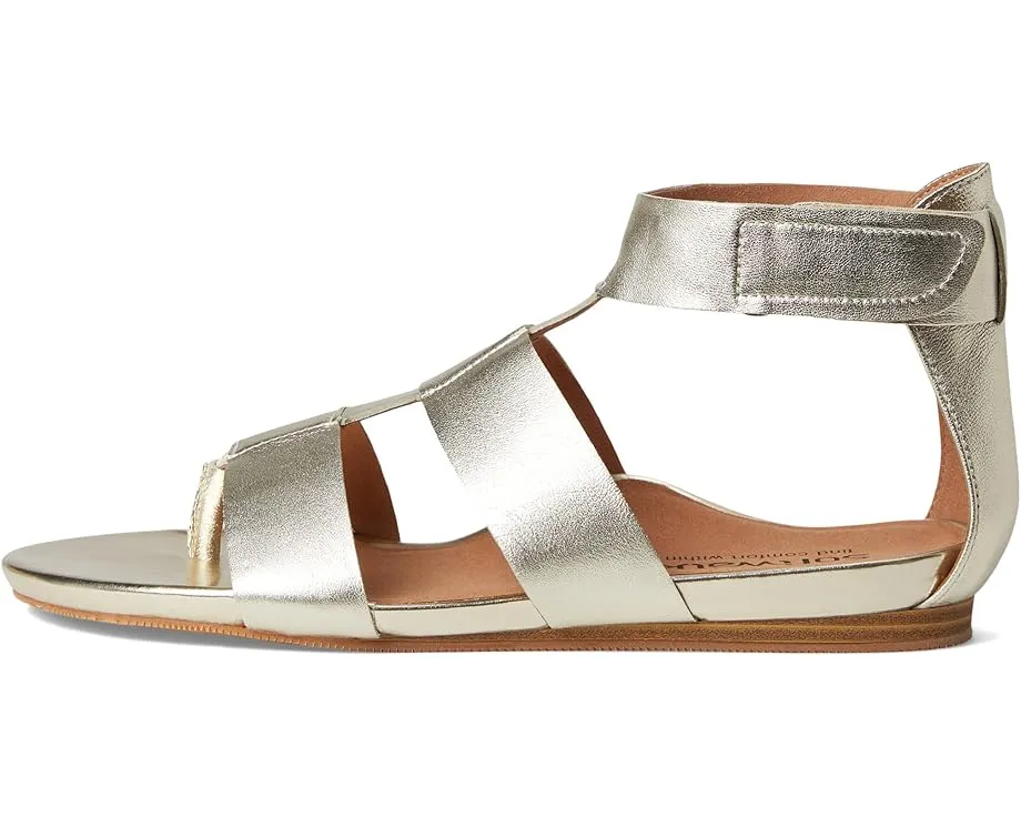 Сандалии SoftWalk Cabo с кожаным верхом и застежкой на липучке