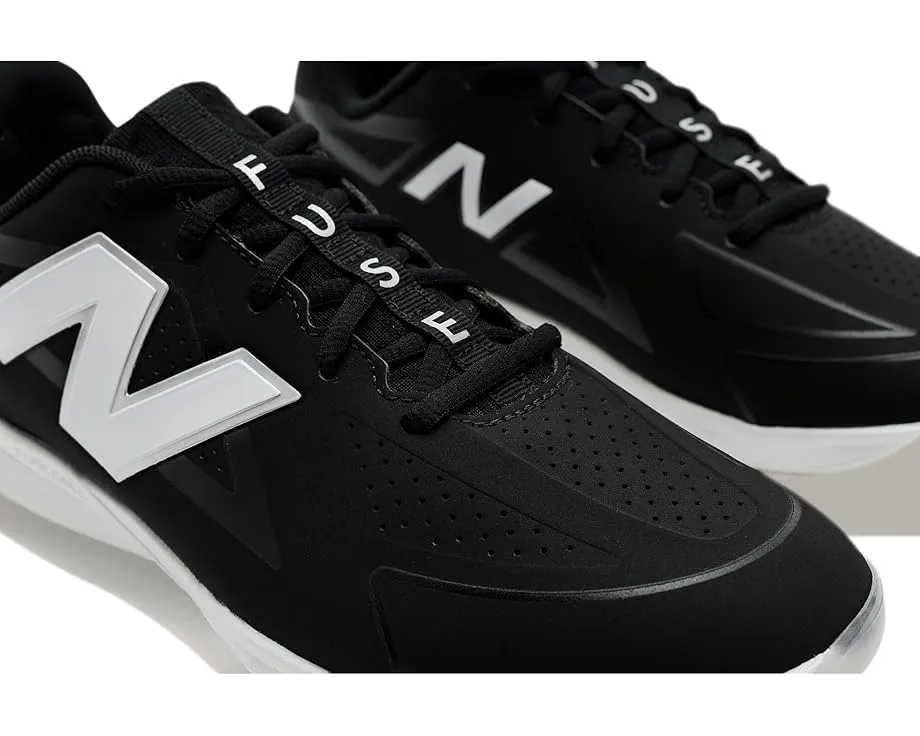 Софтбольные бутсы New Balance Fuse V5 Molded с литой подошвой для игры на любом покрытии
