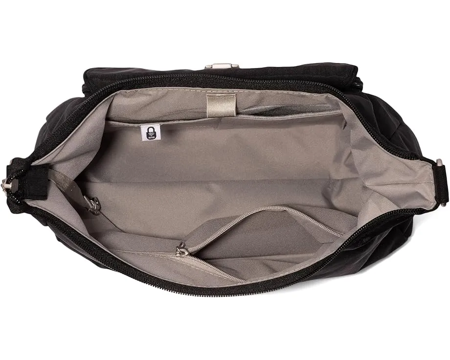 Сумка Baggallini Coastal Flip Lock Half Moon с ремнями кроссбоди и на плечо