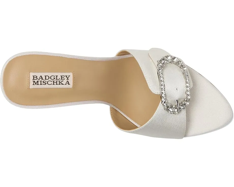 Сандалии Odetta от Badgley Mischka с миндалевидным носком и декоративной брошью