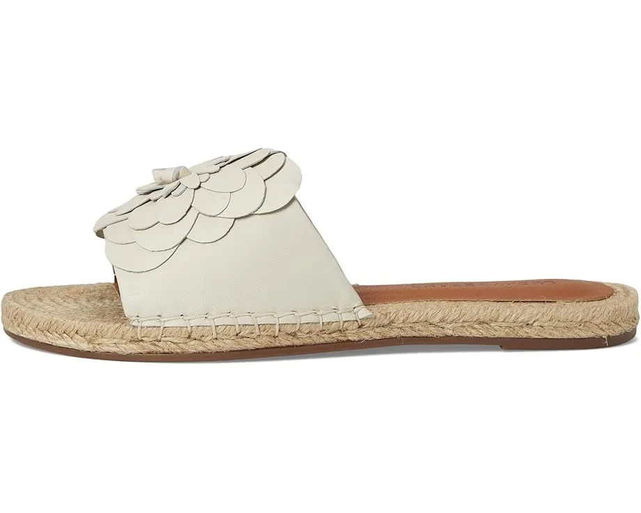Сандалии Biricha Floral Flat от Lucky Brand с объемным цветочным декором и резиновой подошвой