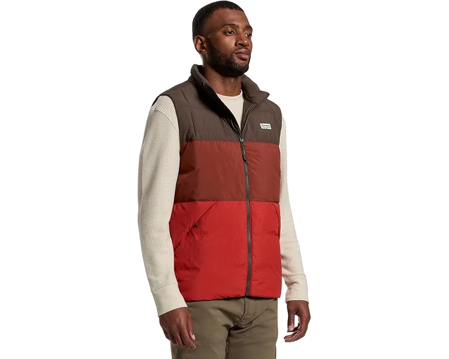 Пуховик Ares от Marmot с утеплителем 700 fill power и карманами на молнии