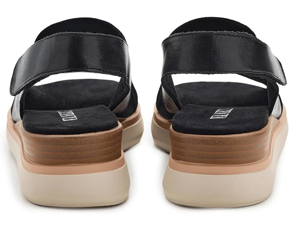 Босоножки Vaneli Hydra на танкетке с регулируемой лямкой