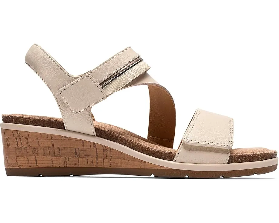 Clarks Kacha Wave сандалии на низком клине из мягкой кожи и контрастными ремешками