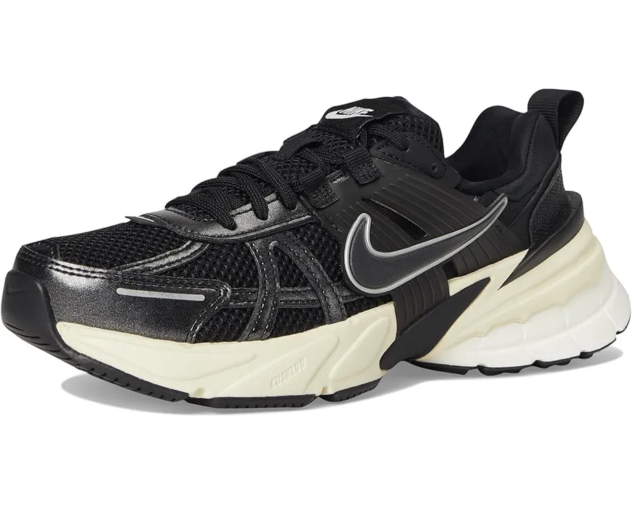 Кроссовки Nike V2K Run в ретро-стиле с массивной подошвой