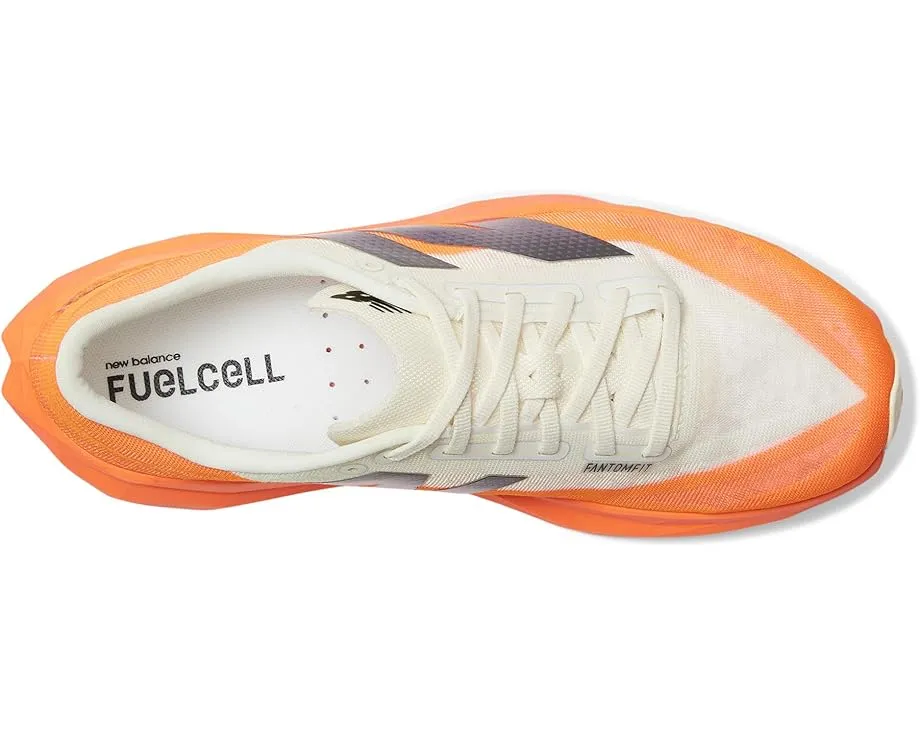 Беговые кроссовки New Balance FuelCell Rebel v4 с пеной FuelCell и светоотражающими элементами