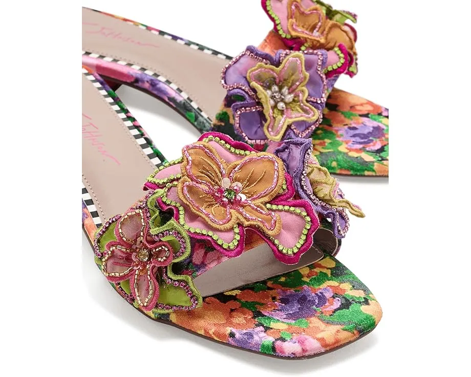 Сандалии Scottyy от Blue by Betsey Johnson с цветочными аппликациями