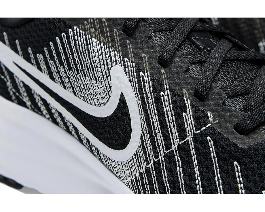 Кроссовки Nike Defy на пенной подошве с гибкими канавками