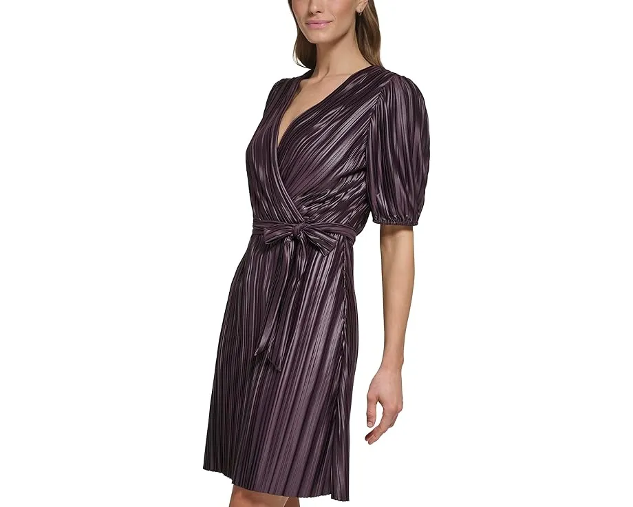 Короткое платье DKNY с баллонными рукавами и текстурированным покрытием