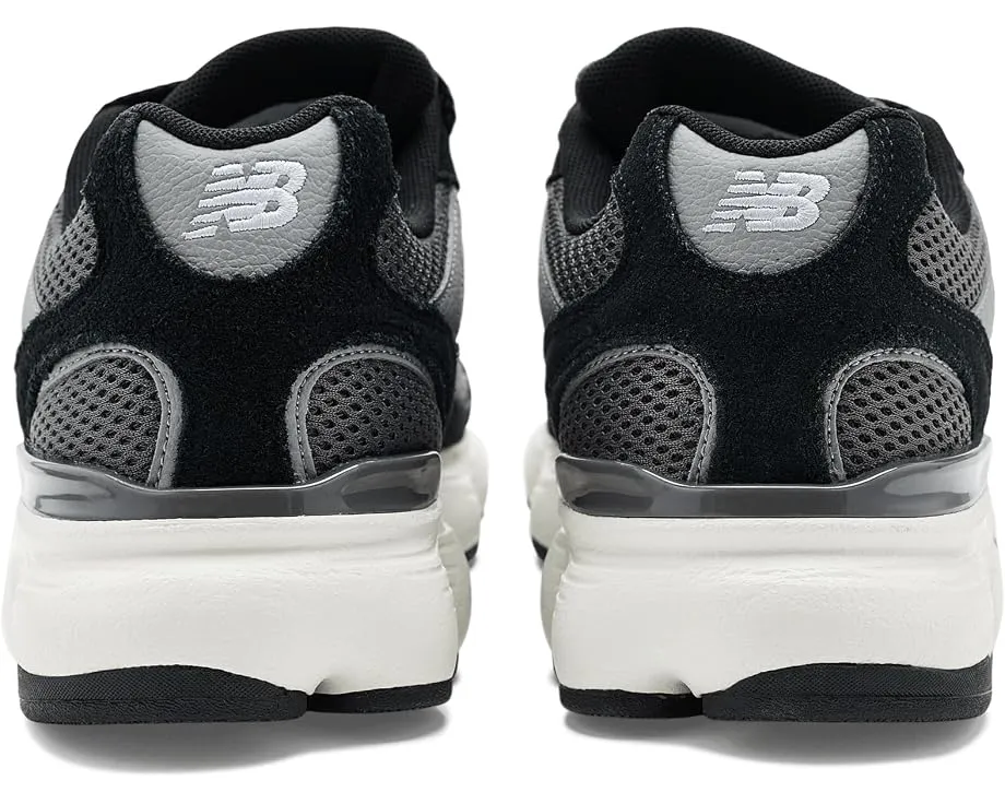 New Balance 603 кроссовки в футуристическом стиле