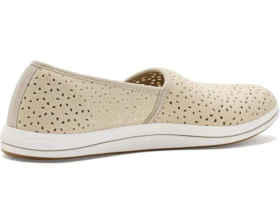 Слипоны Breezesky Air от Clarks с эластичными вставками и стелькой Cloudsteppers