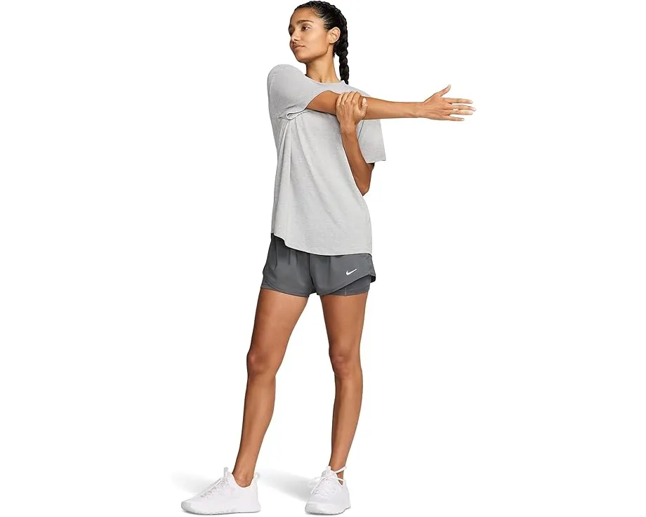 Футболка Nike One Relaxed с коротким рукавом и технологией Dri-FIT