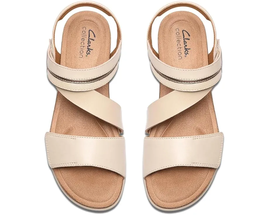 Clarks Kacha Wave сандалии на низком клине из мягкой кожи и контрастными ремешками