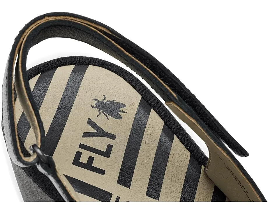 Сандалии FLY LONDON Basy605fly на танкетке с мыском и регулируемым ремешком