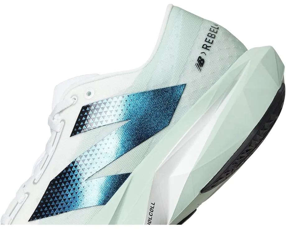 Беговые кроссовки New Balance FuelCell Rebel v4 с пеной FuelCell и светоотражающими элементами