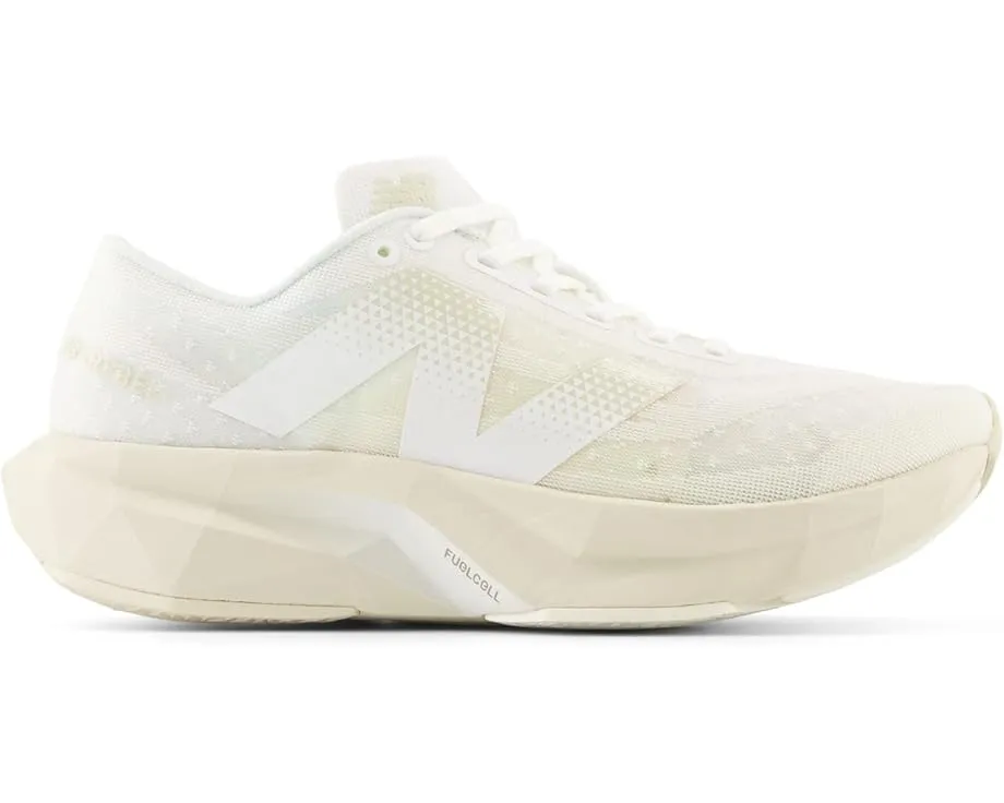 Беговые кроссовки New Balance FuelCell Rebel v4 с пеной FuelCell