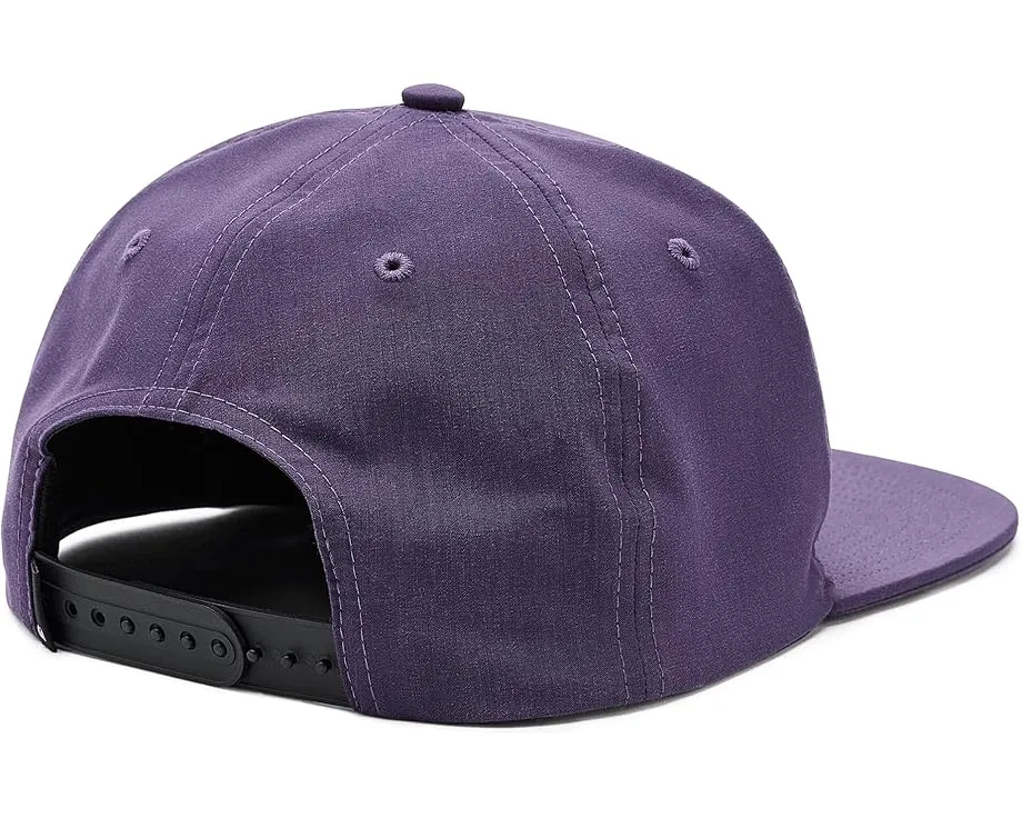 Кепка Social Hour от TravisMathew с плоским козырьком