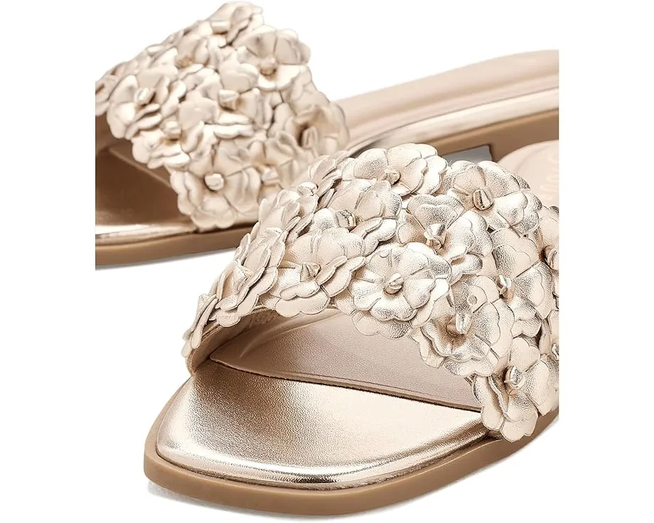 Босоножки Azalea на платформе с цветочным декором Journee Collection